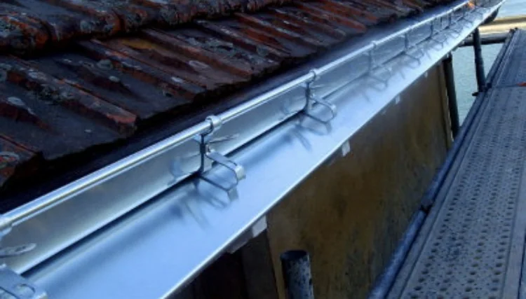 Gouttière zinc