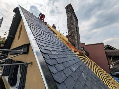 Rénovation complète d'une toiture en ardoise